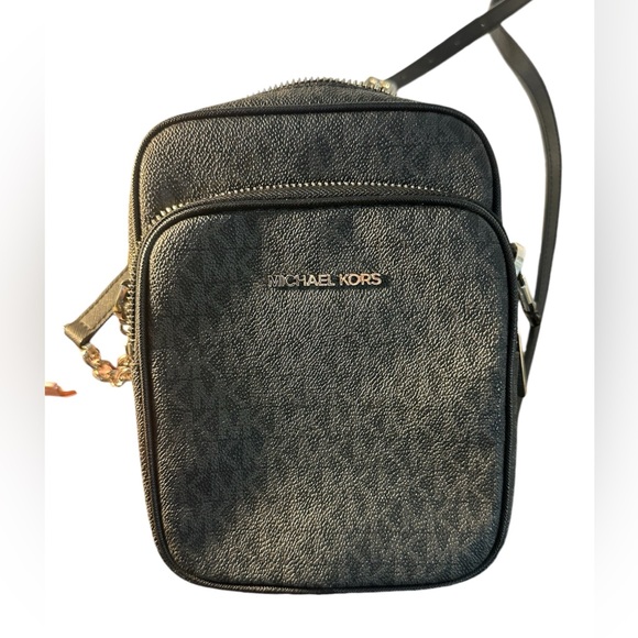 Michael Kors Jet Set Medium Flight Crossbody with silver hardware EUC - Picture 1 of 10